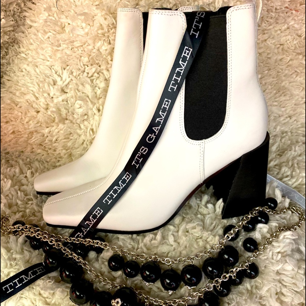 NORDSTROM WHITE ANKLE BOOTS. 7.5-8
